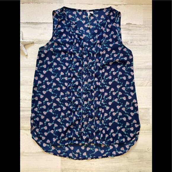 Lauren Conrad Floral top Small - Picture 3 of 7